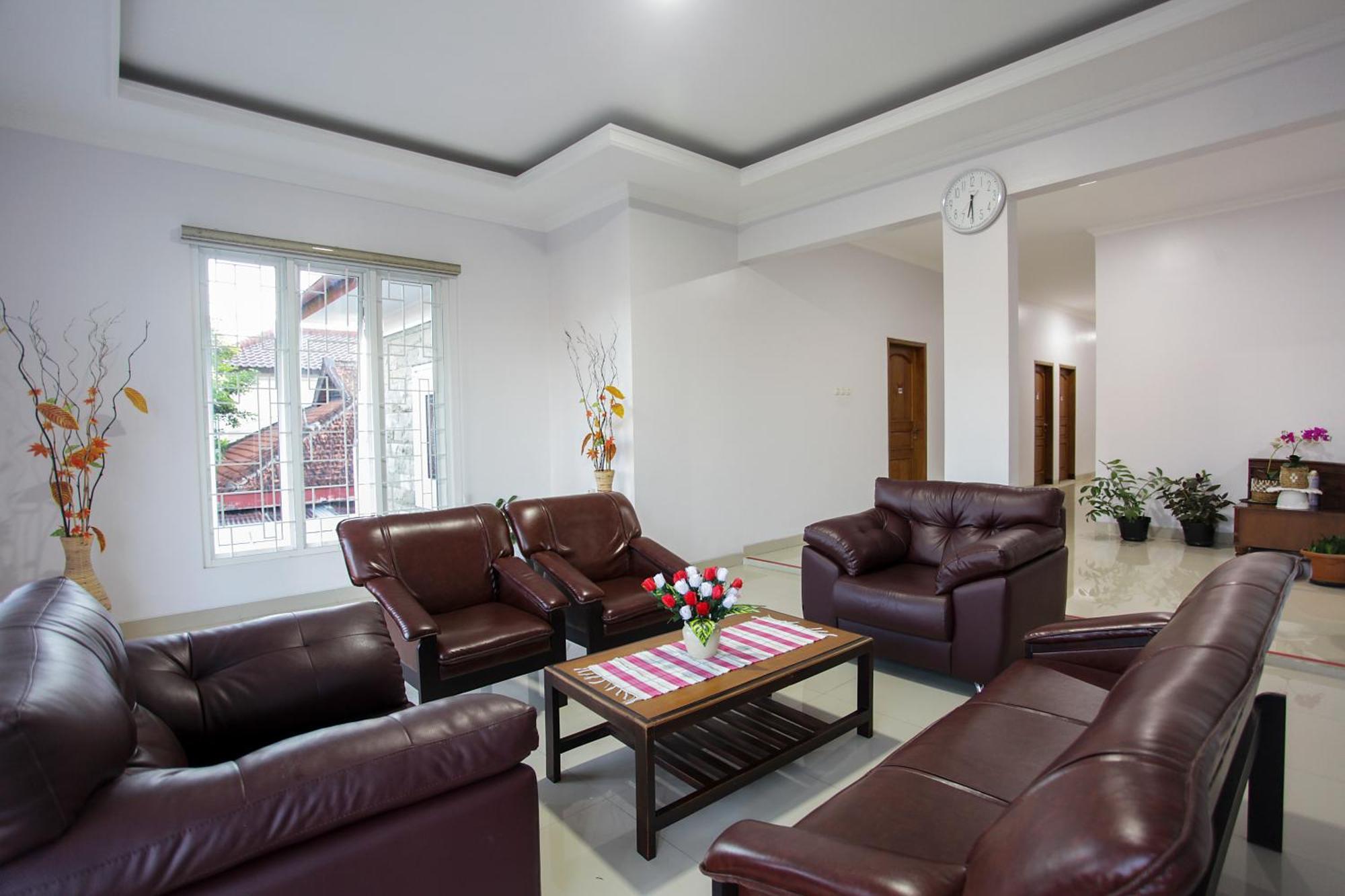 Banua Raya Homestay Джокьякарта Экстерьер фото